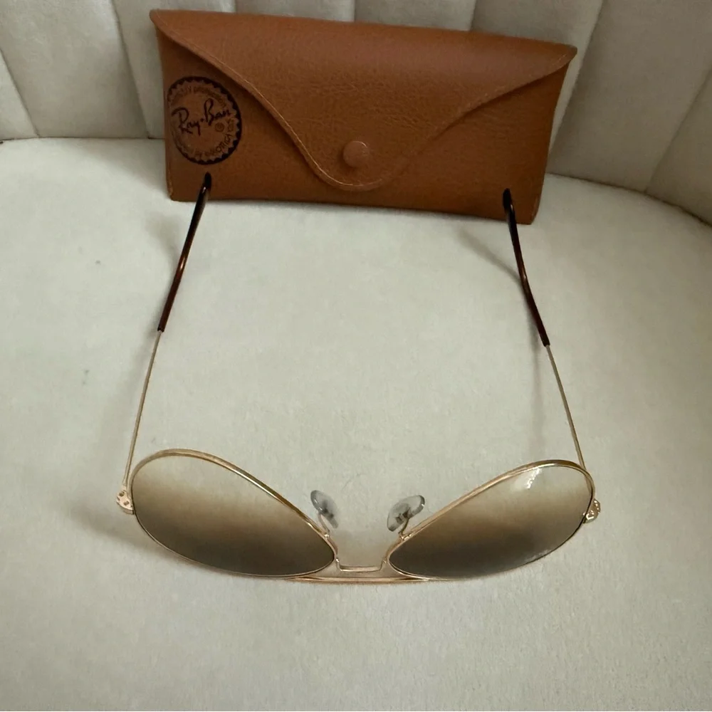 Ray-Ban Gold Aviator Sunglasses - Picture 4 of 5